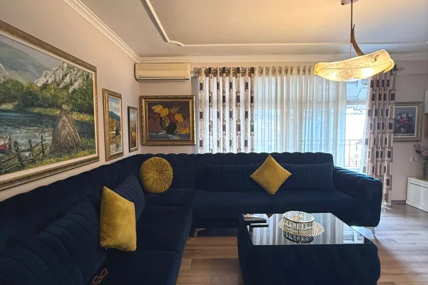 Shtepi ne shitje Apartament ne Tirane, 2+1, Mobilimi E mobiluar, Pagesa 225,000  Euro.