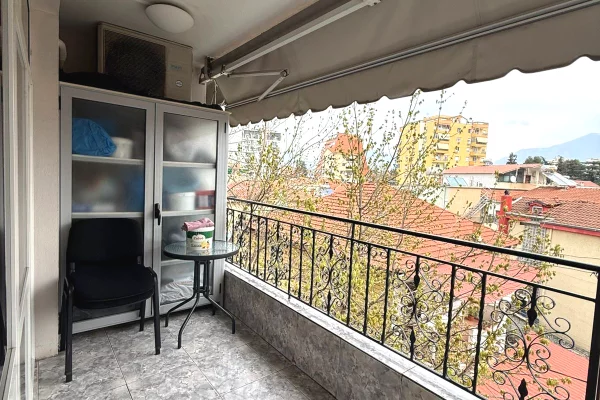 Shtepi ne shitje Apartament ne Tirane, 2+1, Mobilimi E mobiluar, Pagesa 225,000  Euro.