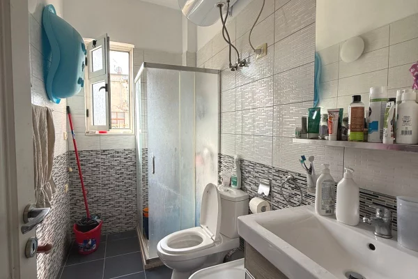 Shtepi ne shitje Apartament ne Tirane, 1+1, Mobilimi E mobiluar, Pagesa 12,000,000  Leke.