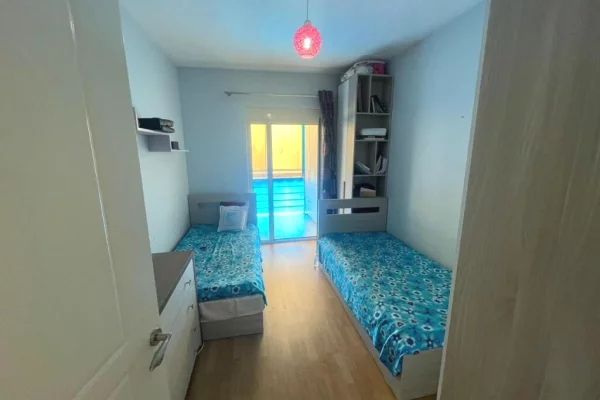 Shtepi ne shitje Apartament ne Tirane, 2+1, Mobilimi E mobiluar, Pagesa 13,000,000  Leke.