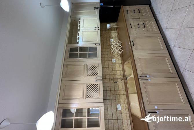 Shtepi me qera Apartament ne Tirane, 2+1, Mobilimi E mobiluar, Pagesa 750  Euro.