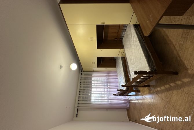 Shtepi me qera Apartament ne Tirane, 2+1, Mobilimi E mobiluar, Pagesa 600  Euro.