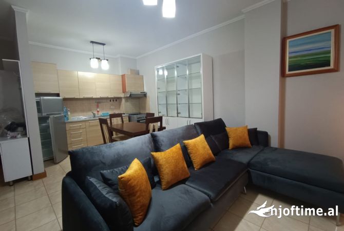 Shtepi me qera Apartament ne Tirane, 1+1, Mobilimi E mobiluar, Pagesa 550  Euro.