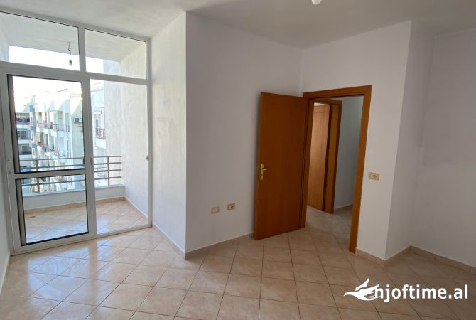 Shtepi ne shitje Apartament ne Tirane, 2+1, Mobilimi Bosh, pa mobiluar, Pagesa 108,000  Euro.