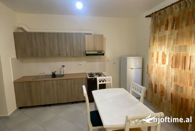 Shtepi ne shitje Apartament ne Tirane, 1+1, Mobilimi Pjeserisht e mobiluar, Pagesa 138,000  Euro.
