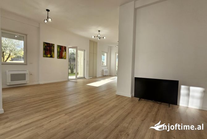 Shtepi me qera 4+1 ne Tirane - 2,500 Euro