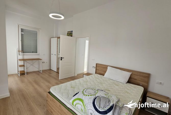 Shtepi me qera Vila Luksoze ne Tirane, 4+1, Mobilimi Pjeserisht e mobiluar, Pagesa 2,500  Euro.