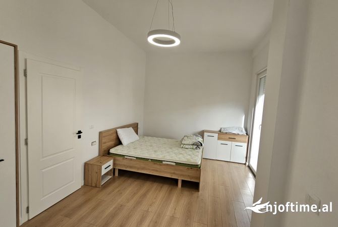 Shtepi me qera 4+1 ne Tirane - 2,500 Euro