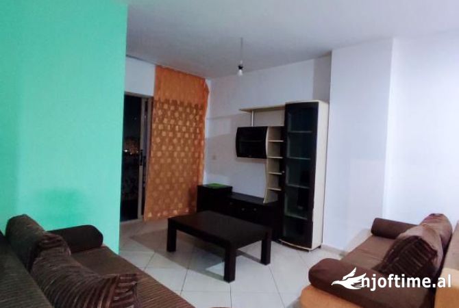 Shtepi ne shitje Apartament ne Tirane, 1+1, Mobilimi Pjeserisht e mobiluar, Pagesa 90,000  Euro.