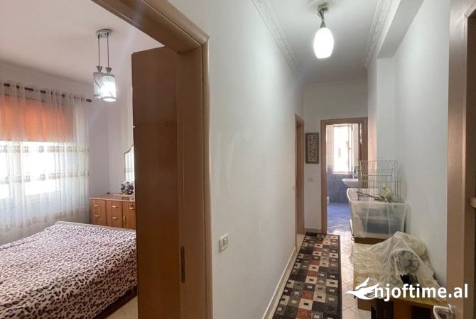 Shtepi me qera Apartament ne Tirane, 2+1, Mobilimi E mobiluar, Pagesa 500  Euro.