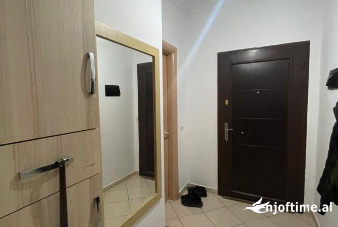 Shtepi me qera Apartament ne Tirane, 2+1, Mobilimi E mobiluar, Pagesa 500  Euro.