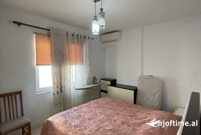 Shtepi me qera Apartament ne Tirane, 2+1, Mobilimi E mobiluar, Pagesa 500  Euro.