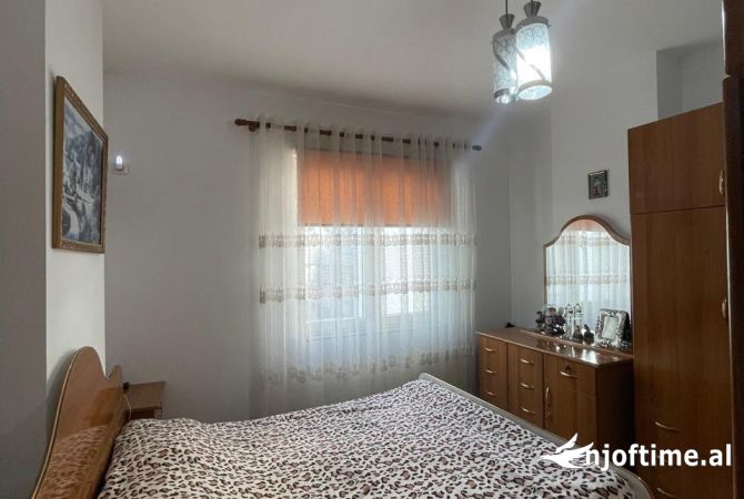 Shtepi me qera Apartament ne Tirane, 2+1, Mobilimi E mobiluar, Pagesa 500  Euro.