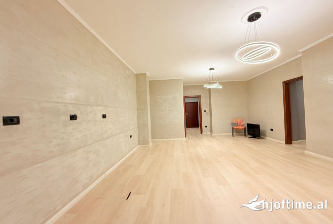 Ambient biznesi me qera 3+1 ne Tirane - 900 Euro