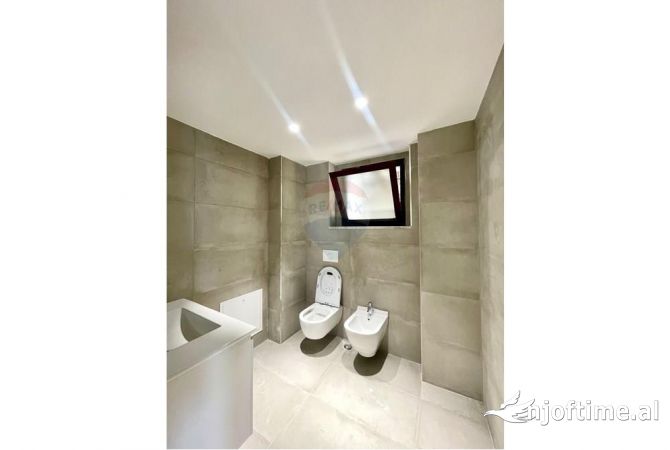 Ambient biznesi me qera 3+1 ne Tirane - 2,000 Euro