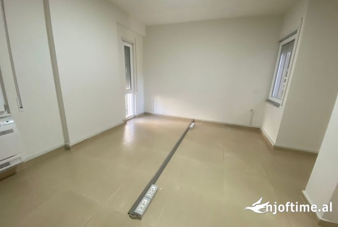 Ambient biznesi me qera 1+1 ne Tirane - 900 Euro