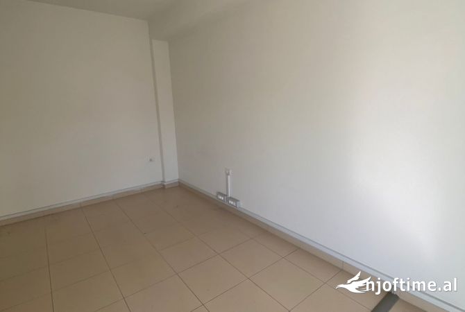 Ambient biznesi me qera 1+1 ne Tirane - 900 Euro
