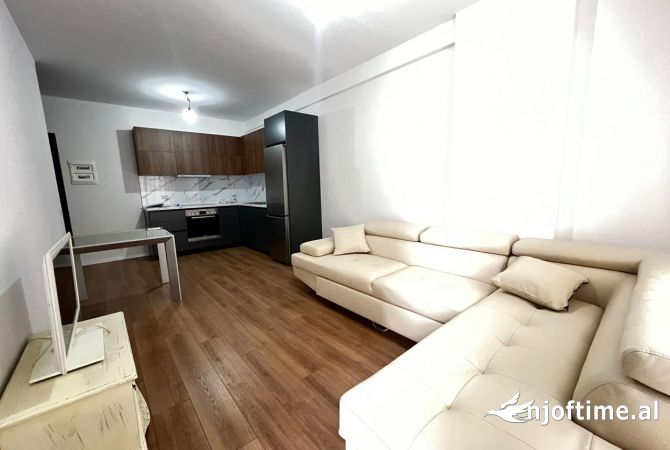 Shtepi ne shitje Apartament ne Tirane, 2+1, Mobilimi E mobiluar, Pagesa 93,000  Euro.