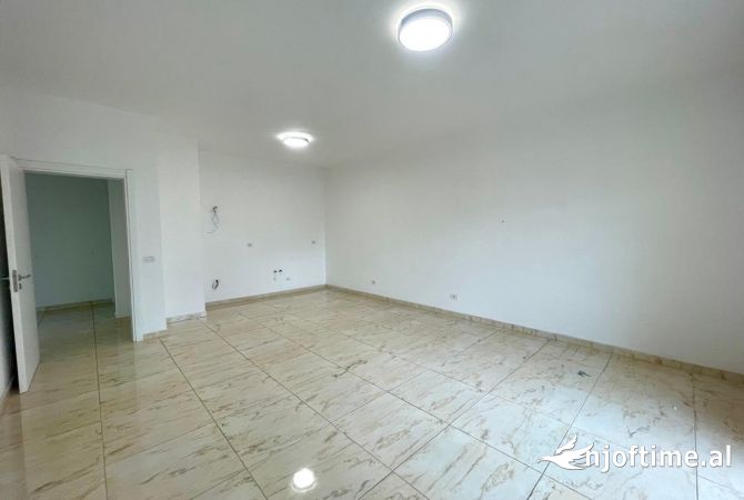 Ambient biznesi me qera 3+1 ne Tirane - 650 Euro