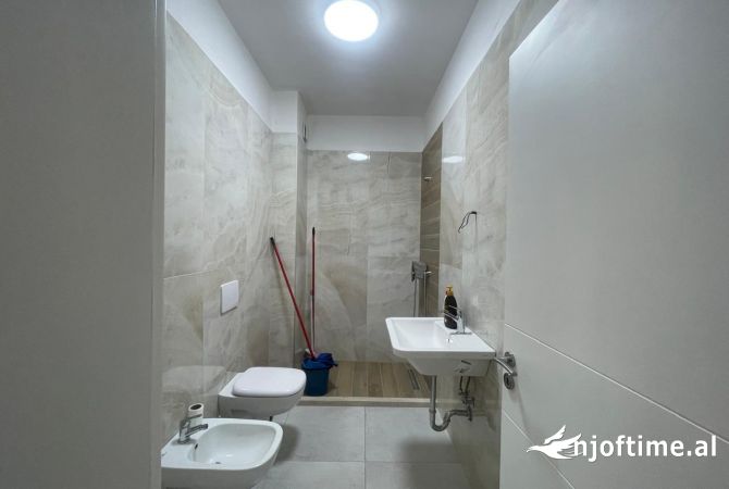 Ambient biznesi me qera 3+1 ne Tirane - 650 Euro