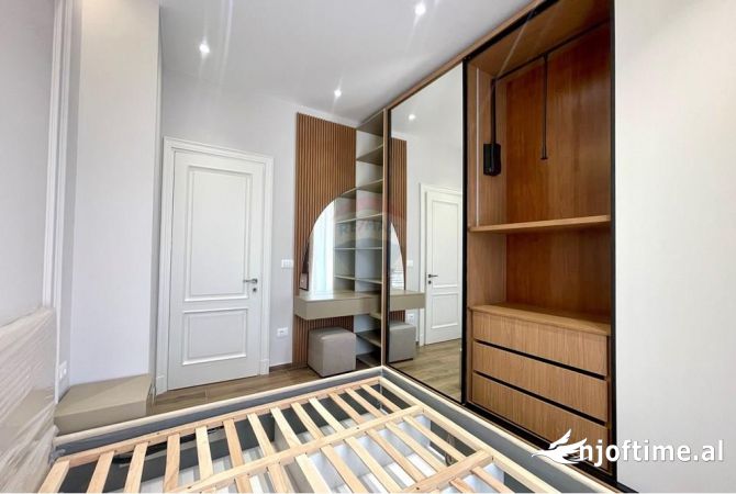 Shtepi me qera Apartament ne Tirane, 2+1, Mobilimi E mobiluar, Pagesa 1,300  Euro.