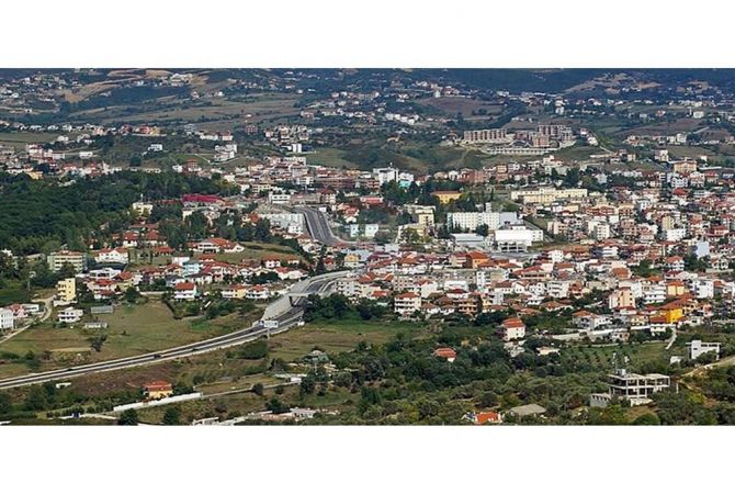 Ambiente Commerciale in Affitto 1+1 a Tirana - 10,000 Euro