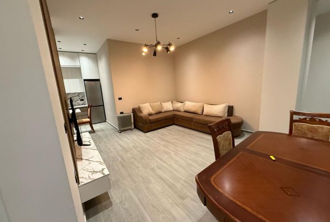 Shtepi me qera 2+1 ne Tirane - 400 Euro