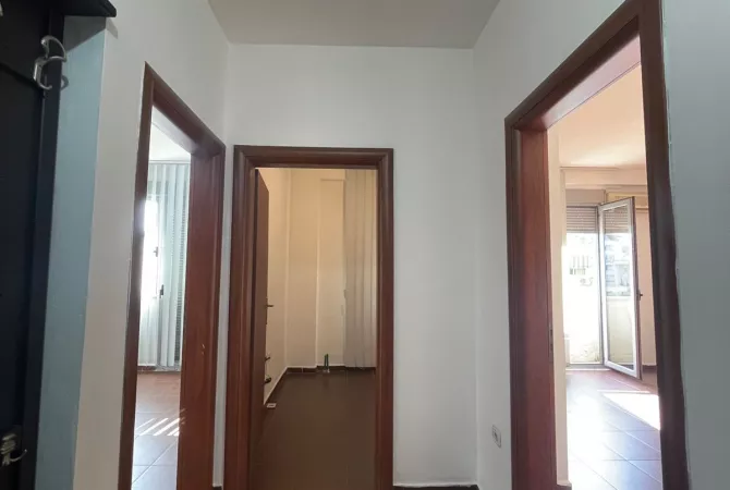 Shtepi me qera 2+1 ne Tirane - 400 Euro