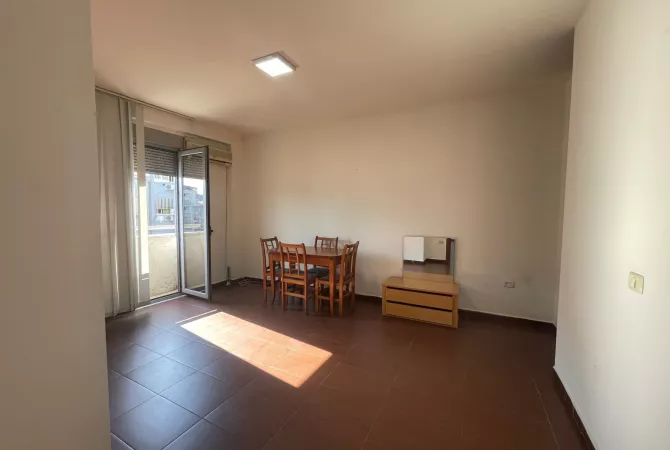 Shtepi me qera 2+1 ne Tirane - 400 Euro
