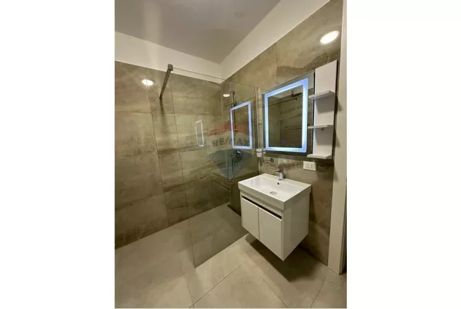 Shtepi me qera 2+1 ne Tirane - 800 Euro