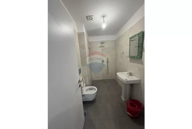 Ambient biznesi me qera 3+1 ne Tirane - 300 Euro