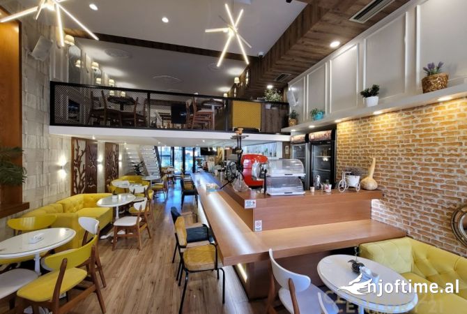 Ambient biznesi me qera 2+1 ne Tirane - 2,500 Euro