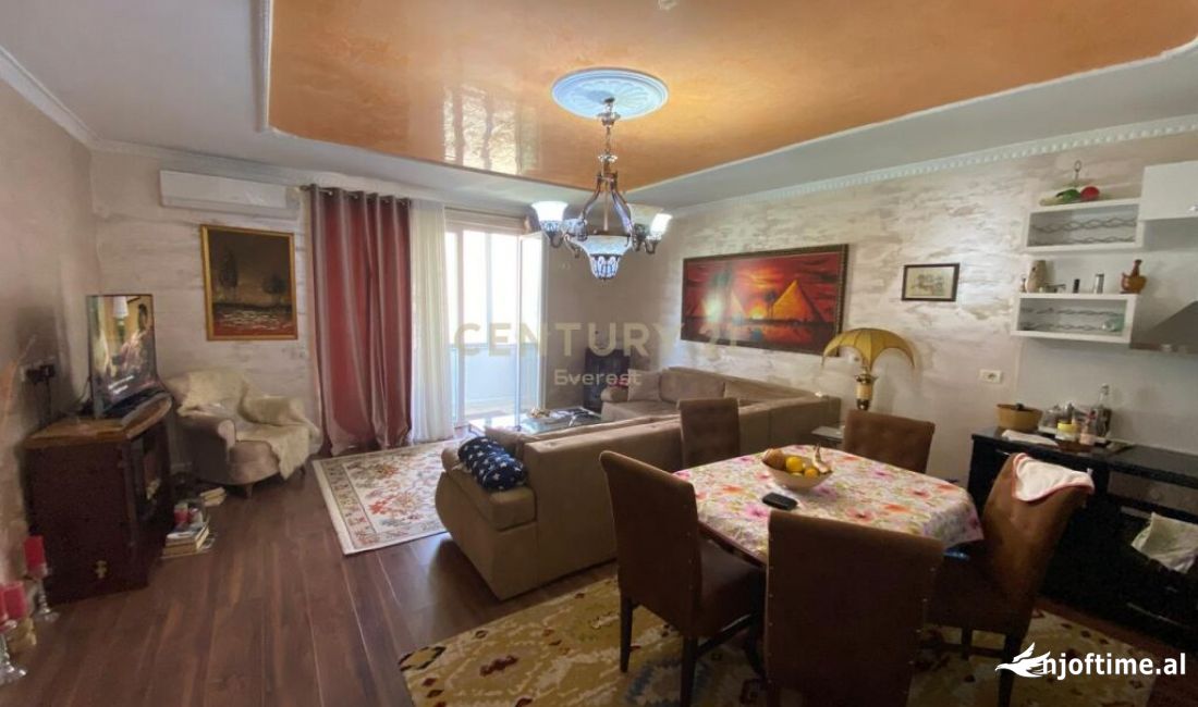 Shtepi ne shitje Apartament ne Tirane, 2+1, Mobilimi Pjeserisht e mobiluar, Pagesa 140,000  Euro.