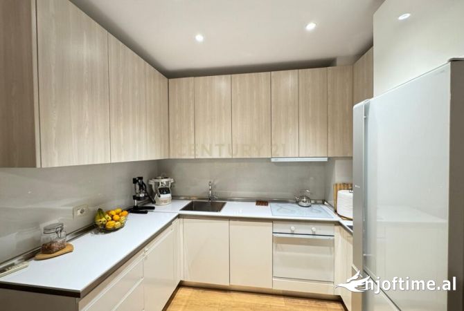 Shtepi ne shitje Apartament ne Tirane, 2+1, Mobilimi E mobiluar, Pagesa 132,000  Euro.