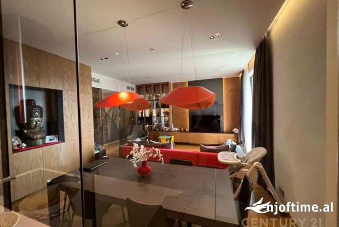 Shtepi ne shitje Apartament ne Tirane, 2+1, Mobilimi Pjeserisht e mobiluar, Pagesa 660,000  Euro.