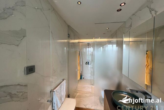 Shtepi ne shitje Apartament ne Tirane, 2+1, Mobilimi Pjeserisht e mobiluar, Pagesa 660,000  Euro.