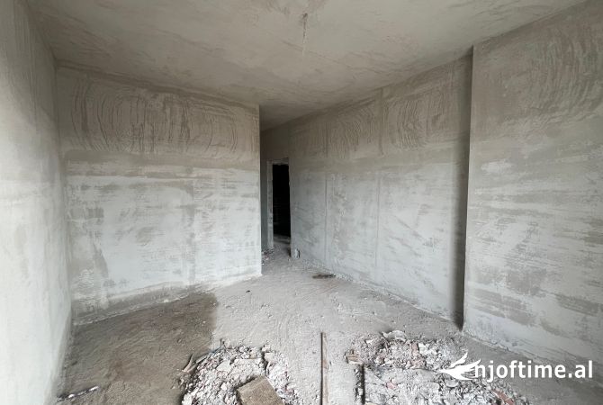 Shtepi ne shitje Apartament ne Tirane, 2+1, Mobilimi Bosh, pa mobiluar, Pagesa 155,000  Euro.