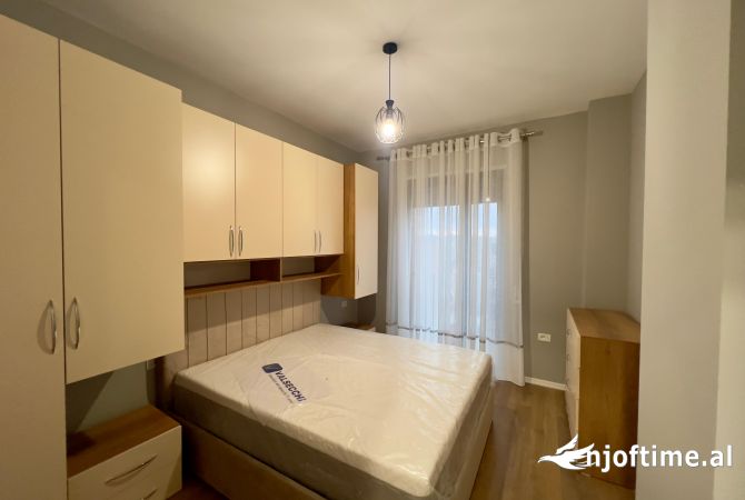 Shtepi me qera Apartament ne Tirane, 1+1, Mobilimi E mobiluar, Pagesa 500  Euro.