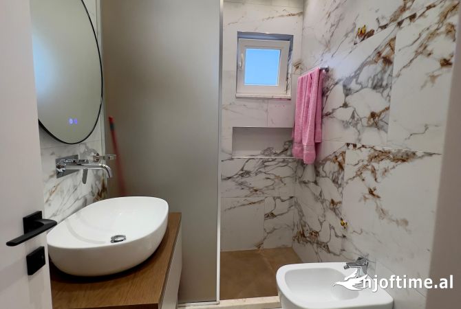 Shtepi ne shitje Apartament ne Tirane, 2+1, Mobilimi E mobiluar, Pagesa 210,000  Euro.