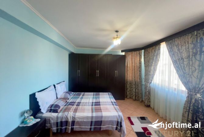 Shtepi ne shitje Apartament ne Tirane, 3+1, Mobilimi Pjeserisht e mobiluar, Pagesa 125,000  Euro.