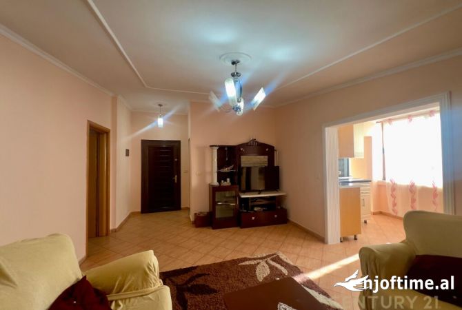 Shtepi ne shitje Apartament ne Tirane, 3+1, Mobilimi Pjeserisht e mobiluar, Pagesa 125,000  Euro.