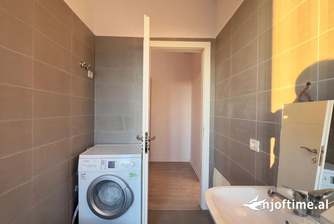 Shtepi me qera Apartament ne Tirane, 3+1, Mobilimi E mobiluar, Pagesa 600  Euro.