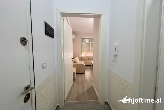 Shtepi me qera Apartament ne Tirane, 3+1, Mobilimi E mobiluar, Pagesa 600  Euro.