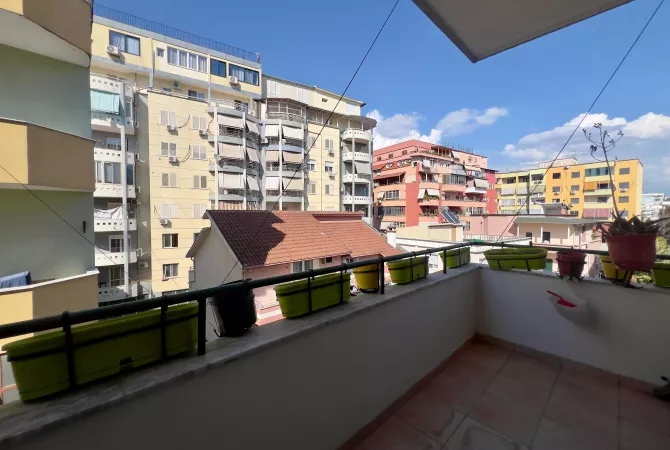 Shtepi me qera Apartament ne Tirane, 2+1, Mobilimi E mobiluar, Pagesa 700  Euro.