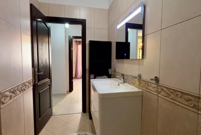 Shtepi me qera Apartament ne Tirane, 2+1, Mobilimi E mobiluar, Pagesa 700  Euro.