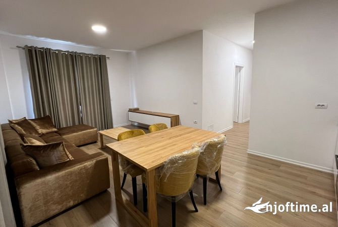 Shtepi me qera 3+1 ne Tirane - 950 Euro