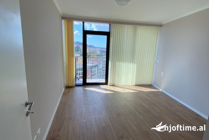 Ambient biznesi me qera 3+1 ne Tirane - 900 Euro