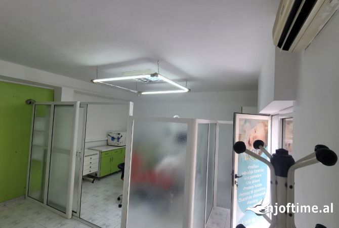 Jepet Klinike Dentare me Qera tek Shkolla e Bashkuar ne gjendje pune