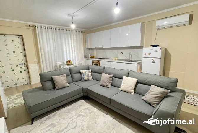 Shtepi me qera Apartament ne Tirane, 1+1, Mobilimi E mobiluar, Pagesa 420  Euro.
