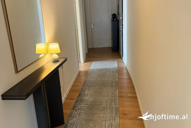 Shtepi me qera Apartament ne Tirane, 3+1, Mobilimi E mobiluar, Pagesa 2,500  Euro.